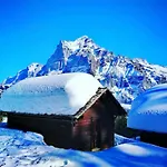 Daire Concierge With Scenic Views And Long By Swisshut *
