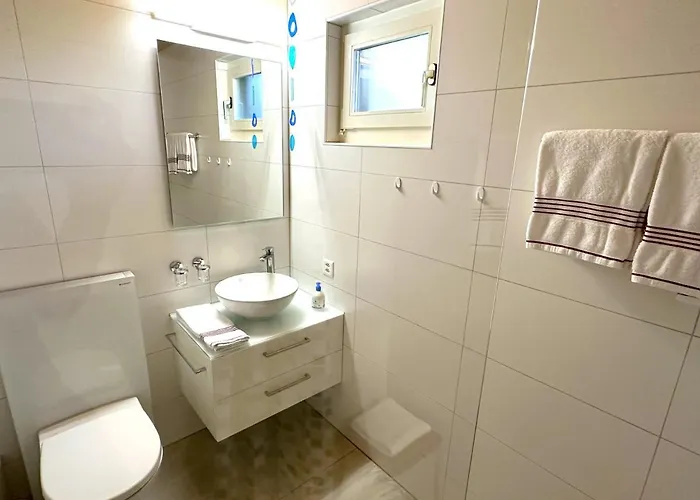 Concierge With Scenic Views And Long By Swisshut *